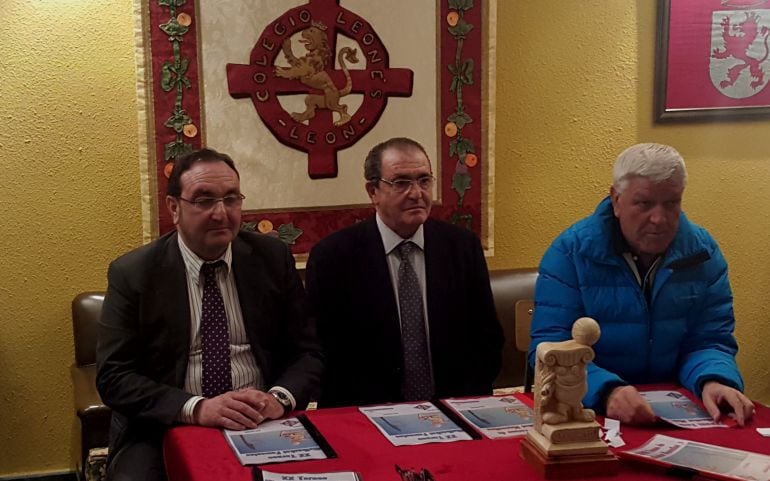 David Belinchón. Manuel Belinchón y Pepe Estrada presentaron el trofeo