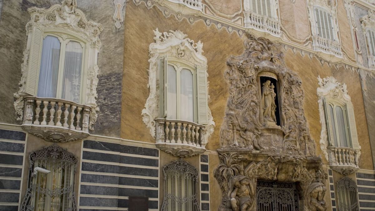 El Museo Nacional de Cerámica pide al Ayuntamiento de València compatibilizar el tráfico rodado con conservar monumentos históricos