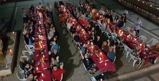 Cena vecinal en Vindel en la Noche de las Velas.