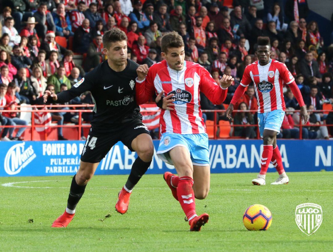 Muñíz corre coa pelota