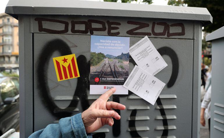 Carteles del referéndum ilegal del uno de octubre.