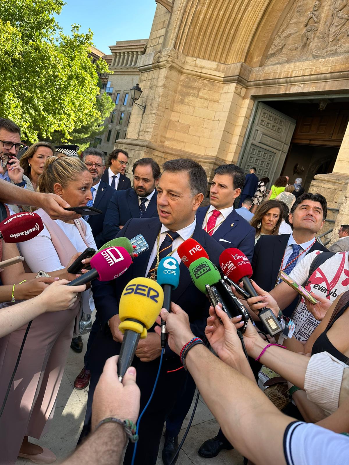 Manuel Serrano, durante su atención a la prensa