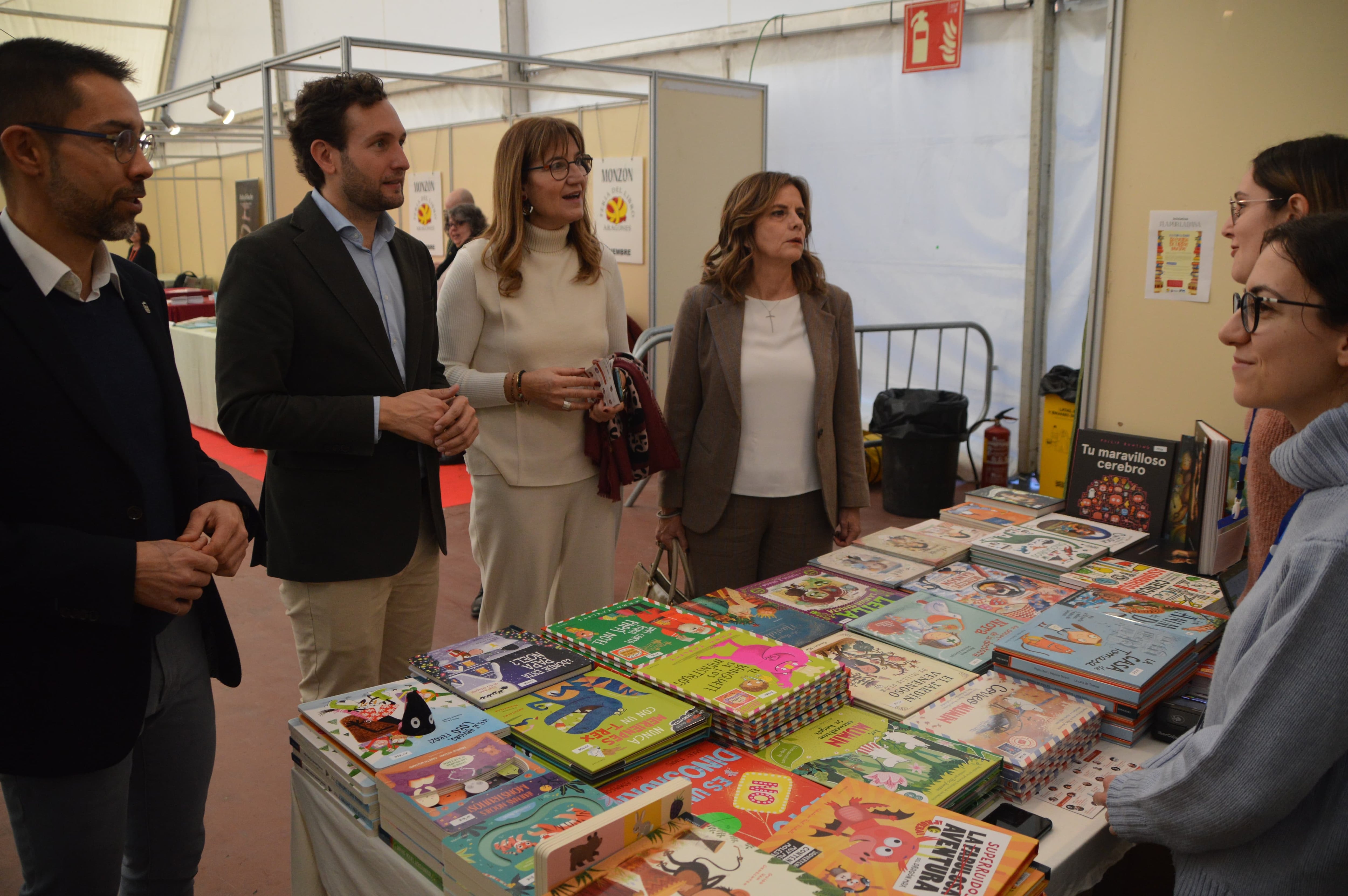 Jairo Sánchez, Isaac Claver, Olga Asensio y Ana Moracho han visitado a los expositores. Foto: Ayuntamiento de Monzón