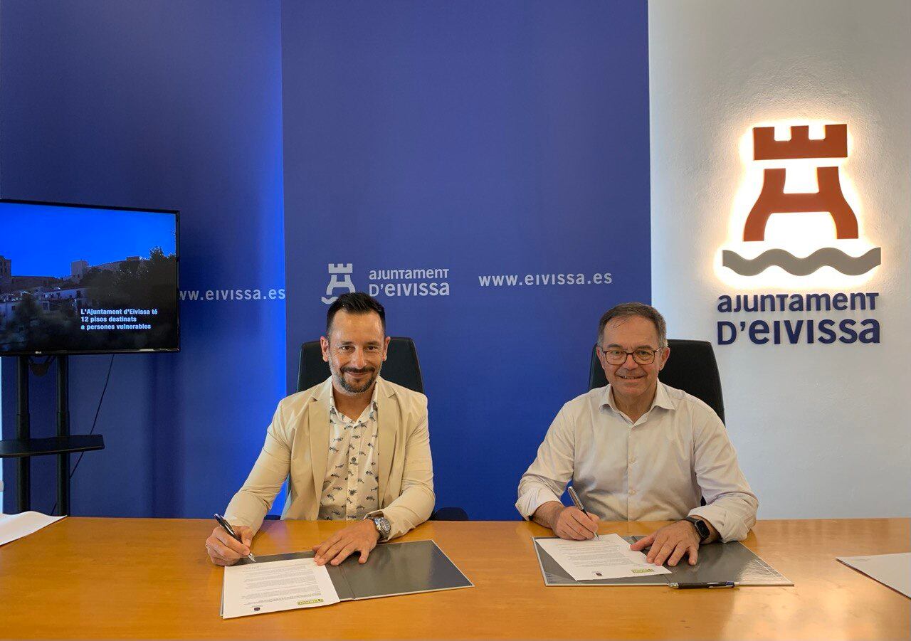 Rafa Ruiz y Josep Marí Ribas en la firma del convenio