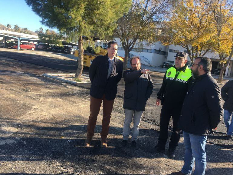 Visita del alcalde y concejales al nuevo depósito de la grúa en la sede de la Policía Local de Elda 