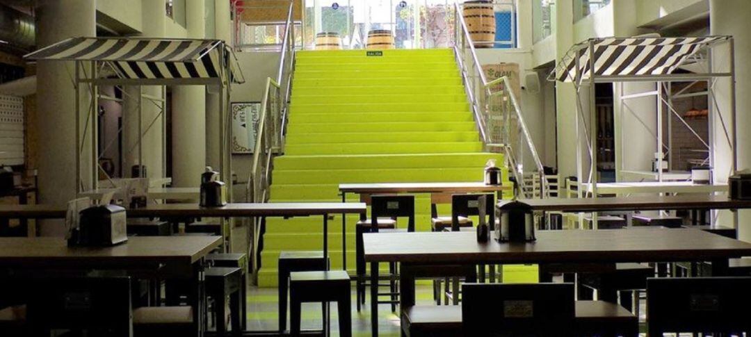 Imagen de los puestos de restauración del mercado de Carretas