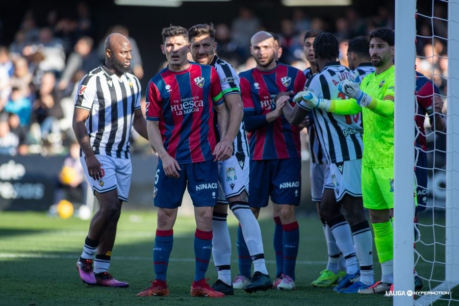 Lourerio, en una acción ofensiva de la SD Huesca, marcó el gol de la victoria en Castellón