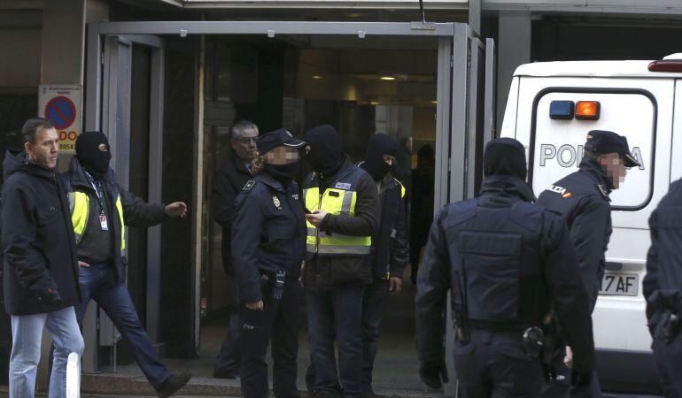 Llegada a la Audiencia Nacional del furgón que traslada a los cuatro presuntos yihadistas detenidos en Ceuta.