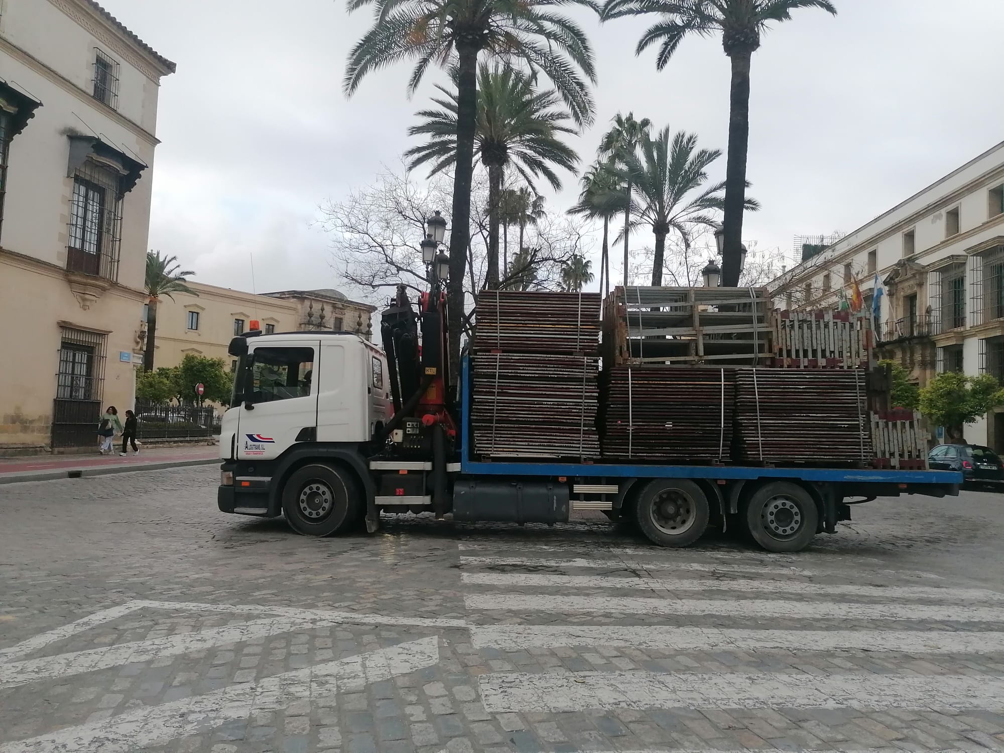 Las estructuras de los palcos en la Alameda Cristina