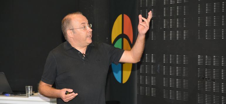 Juan Medina, profesor de la UPCT, durante una charla de la Jornada Digital de la UPCT.