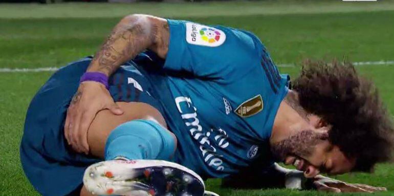 Marcelo se duele nada más caer lesionado