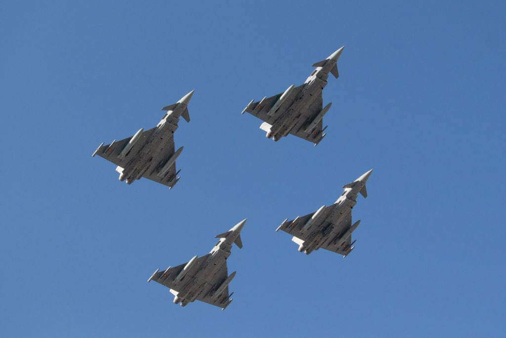 Cuatro Eurofighter Typhoon durante el Día de la Fiesta Nacional.