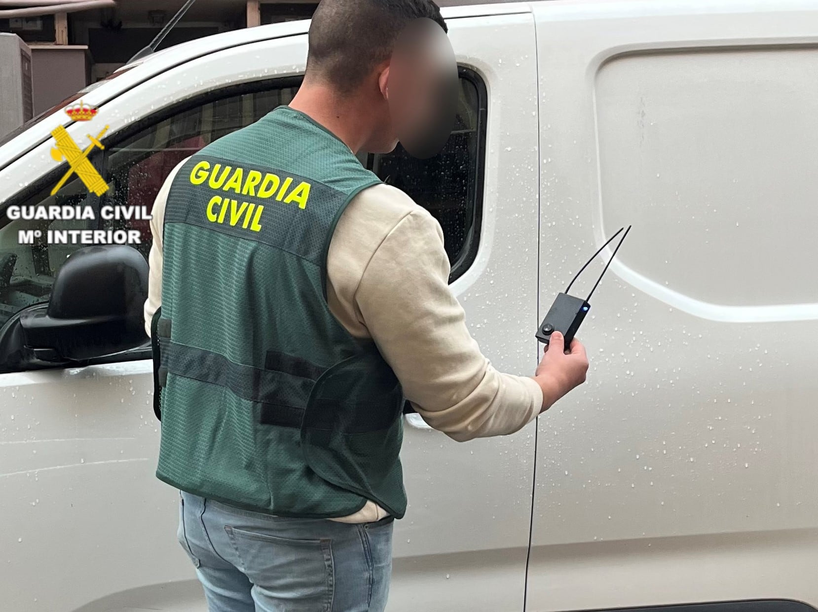 La Guardia Civil ha desarticulado una banda dedicada al robo en el interior de vehículos estacionados en las áreas de servicio de la AP-7.