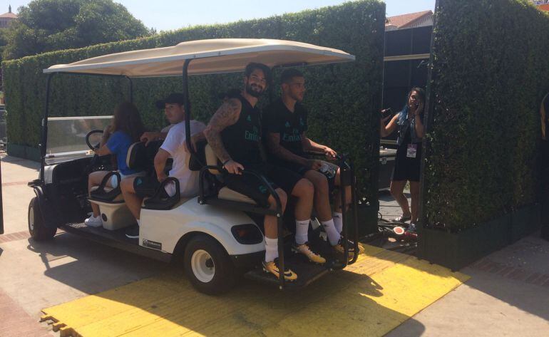 Isco y Theo Hernández a su llegada al entrenamiento 