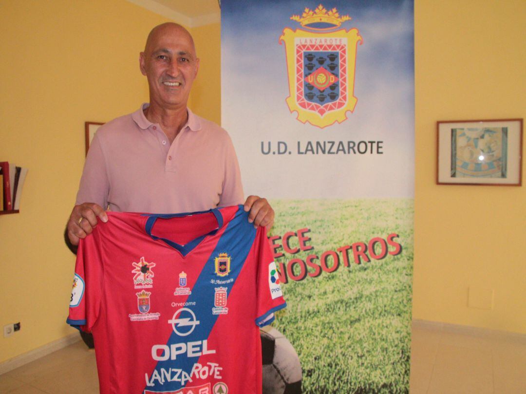 Carmelo Hernández tras fichar por la UD Lanzarote.