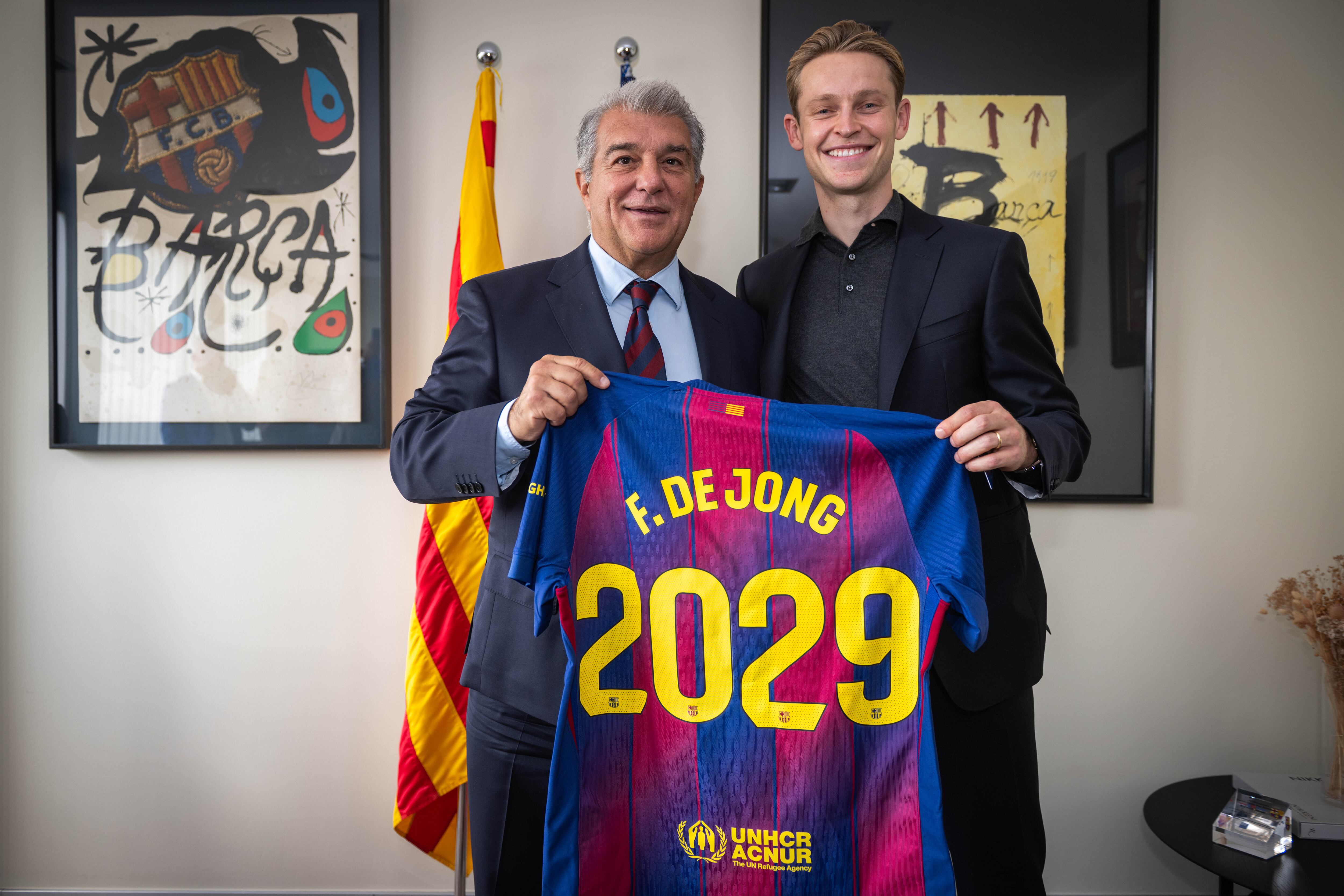 Frenkie de Jong y Joan Laporta, en la renovación del jugador neerlandés