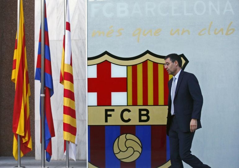 Bartomeu sale de las oficinas del Barça 