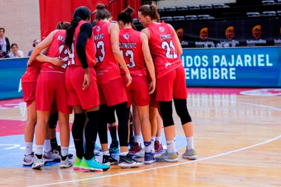 Embutidos Pajariel Bembibre juega hoy en Cáceres .