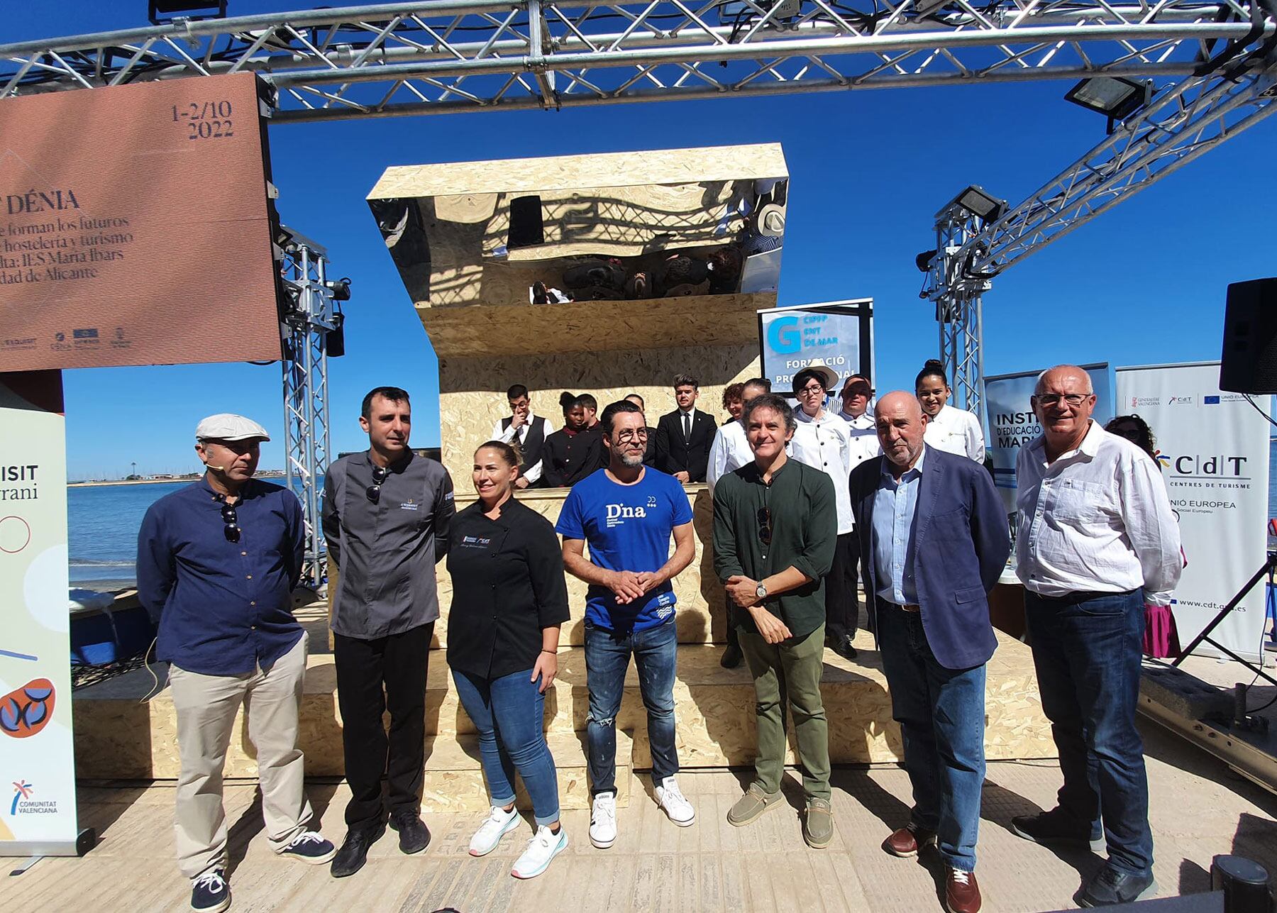 Enrique Moltó, a la izquierda, junto al chef Quique Da Costa o al secretario autonómico de Turismo, Francesc Colomer