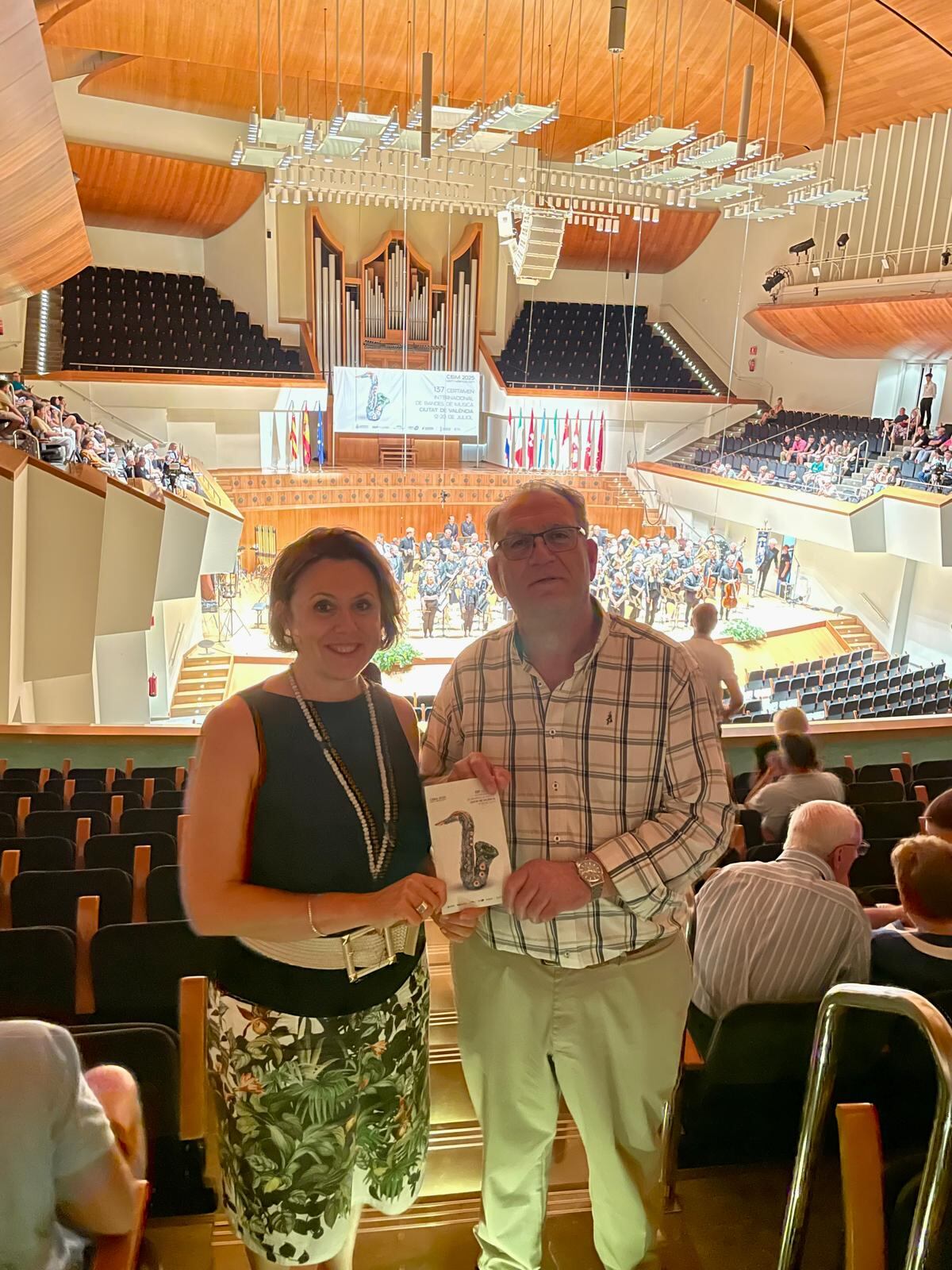 El alcalde de Caudete y la concejala de cultura acompañaron a la banda