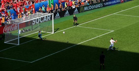 Krychowiak hace el gol que dio la victoria definitiva a Polonia