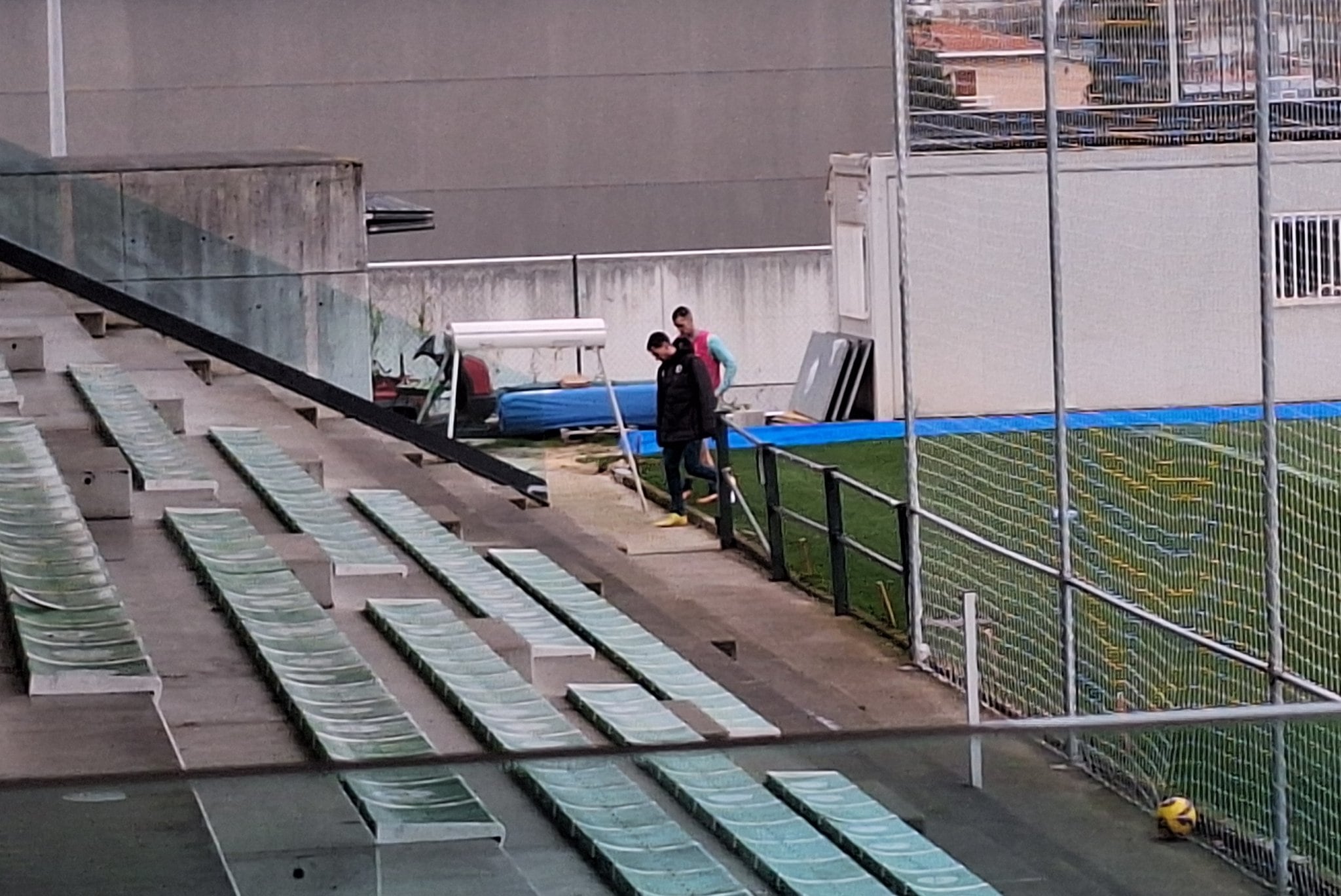 Mantilla, enfilando el túnel de vestuarios de La Albericia.