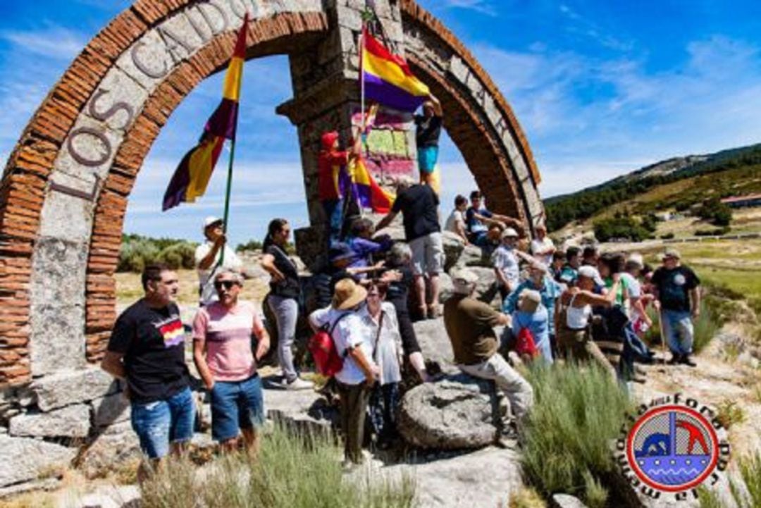 Un acto anterior de protesta en el monumento del Puerto del Pico 