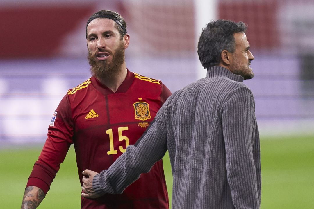 Saludo entre Luis Enrique y Sergio Ramos