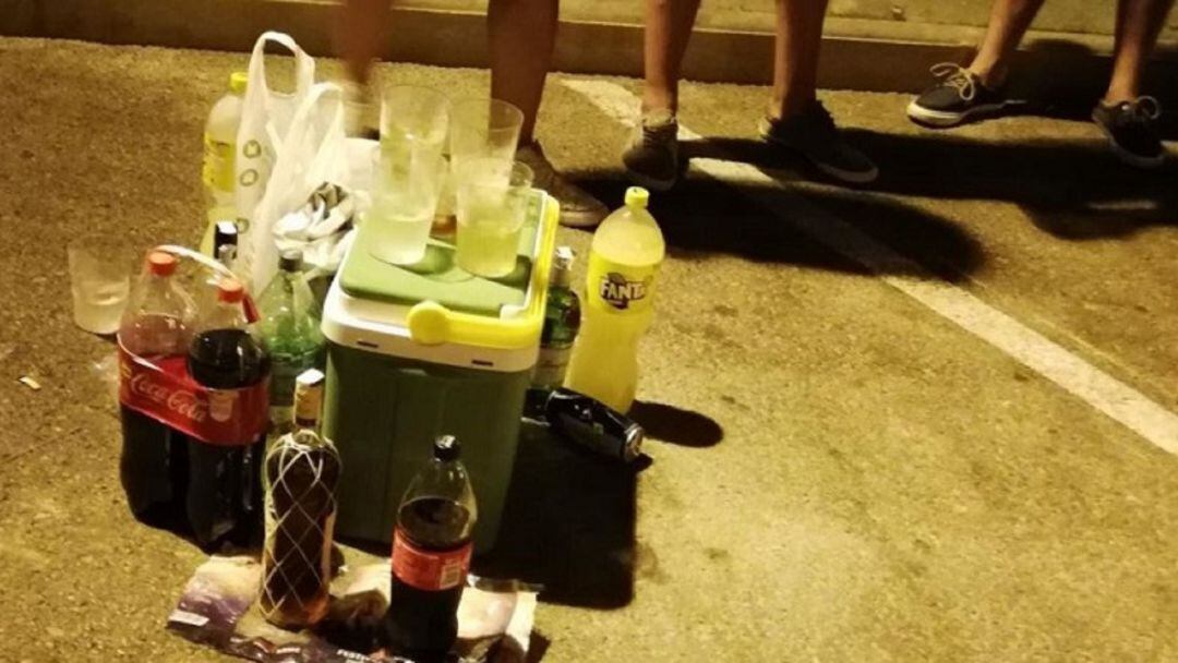 Botellón intervenido por la Policía.