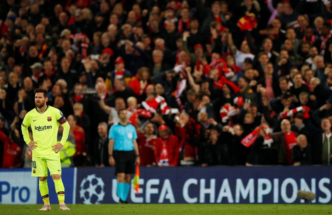 Messi, en un momento de la pesadilla del Barcelona en Anfield.