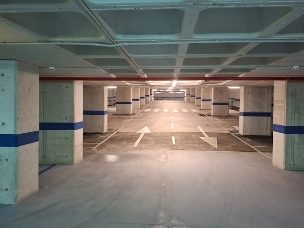 Interior del parquing de La Rosaleda de Alcoy