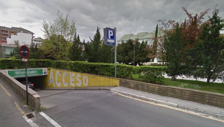 Acceso al parking de Santa Bárbara