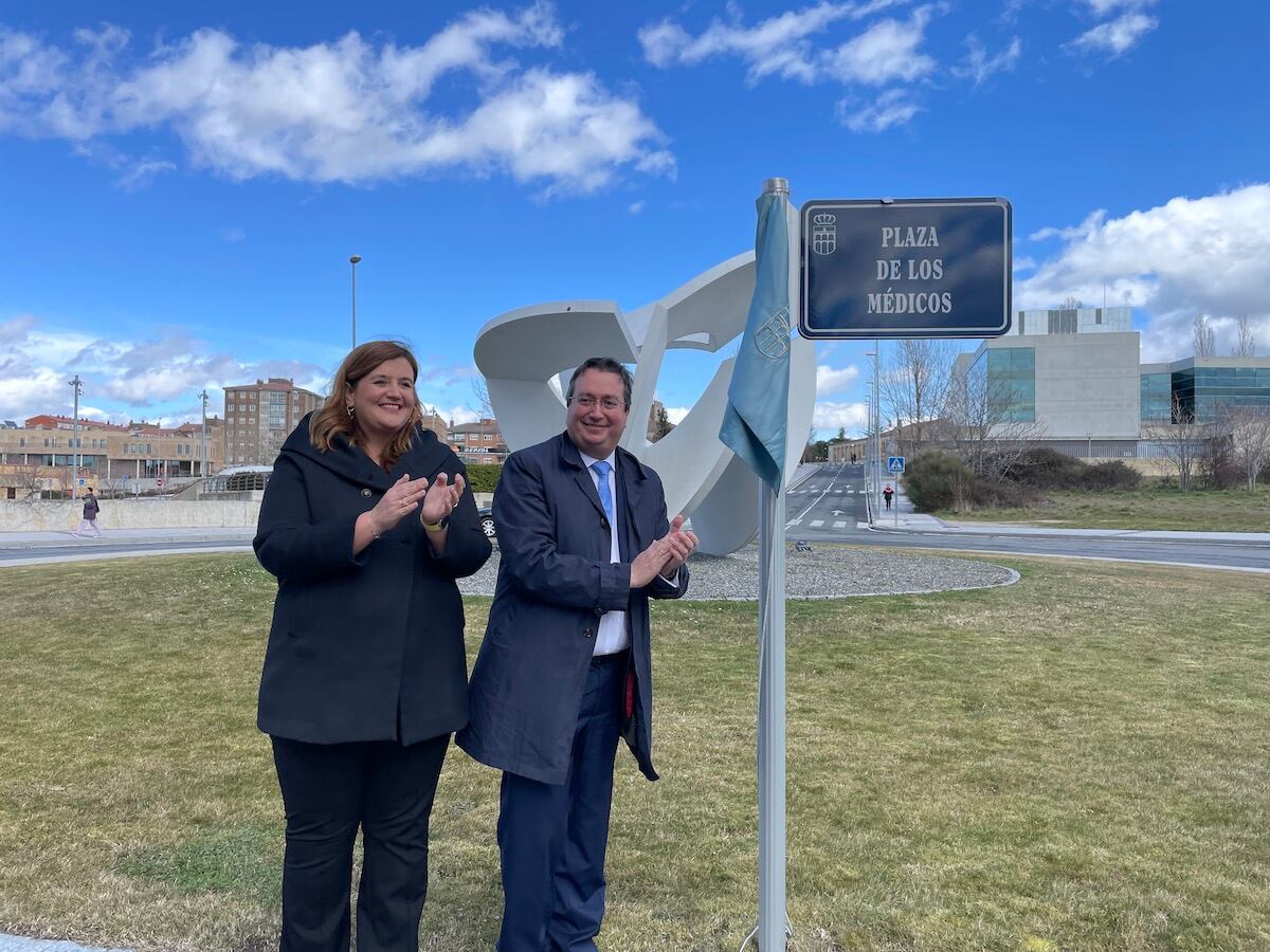 Los médicos cuentan con una plaza en Segovia en reconocimiento a su labor