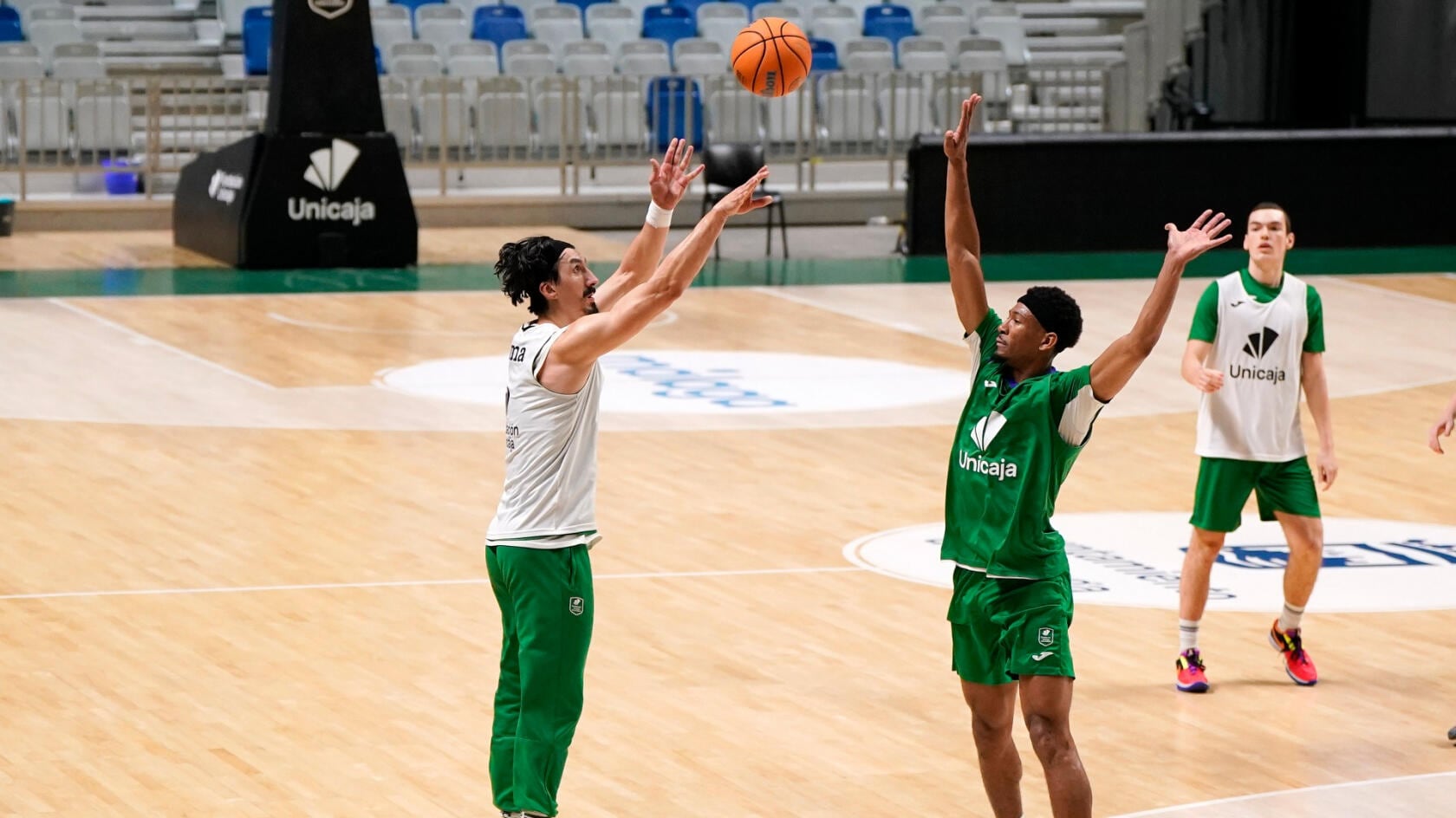 El alero del Unicaja Nihad Djedovic durante un entrenamiento