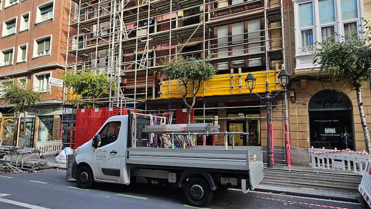 Osalan pide reforzar la prevención laboral tras el último accidente mortal en Zamudio: "No tenemos que enfermarnos por ir a trabajar"