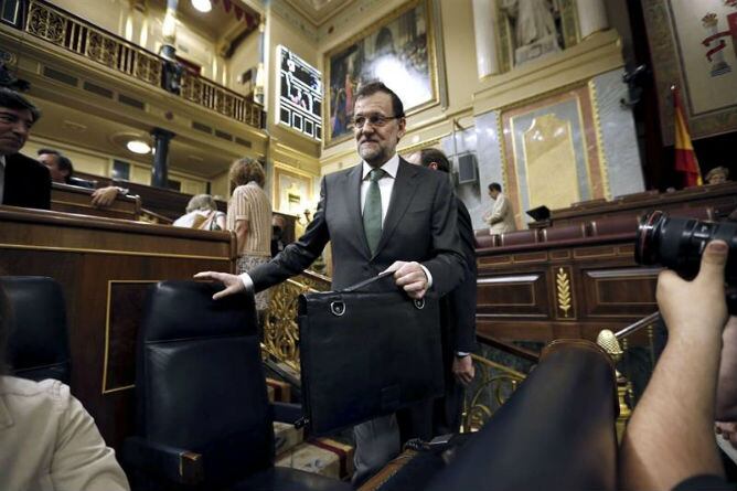 El presidente del Gobierno, Mariano Rajoy, a su llegada al hemiciclo del Congreso de los Diputados