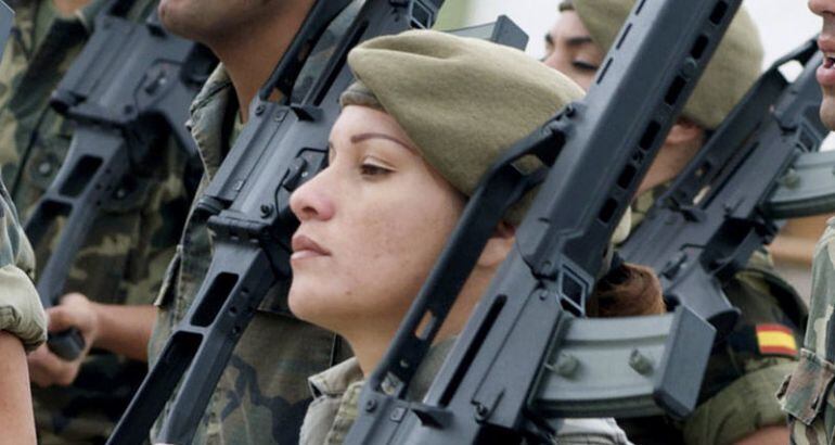 Mujer militar