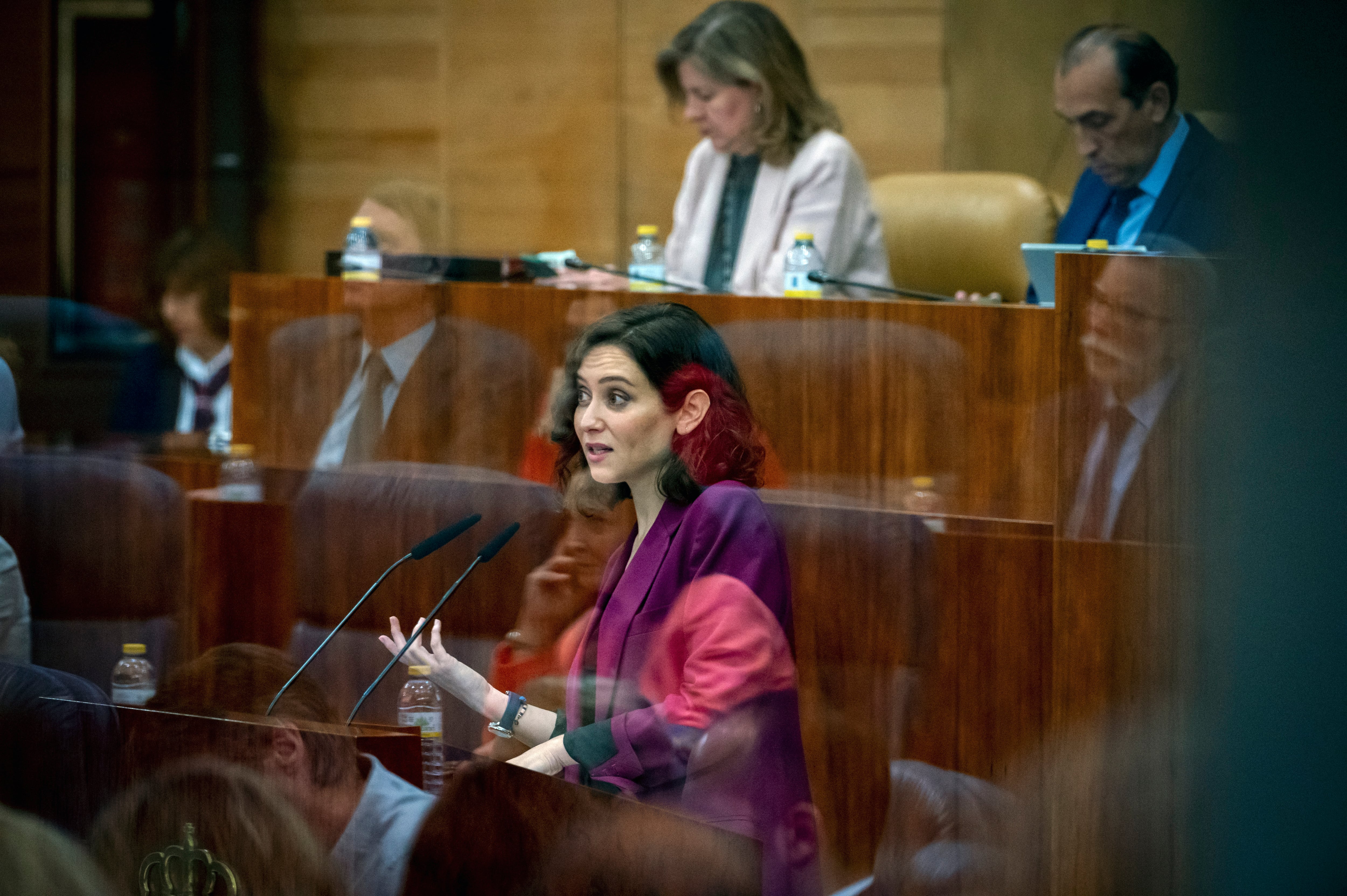 La candidata del PP a presidir la Comunidad de Madrid, Isabel Díaz Ayuso durante la segunda sesión del pleno de Investidura, este jueves en la Asamblea de Madrid.