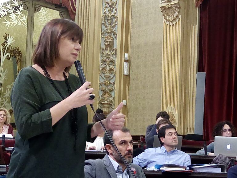 La presidenta del Govern, Francina Armengol, en el Parlament.