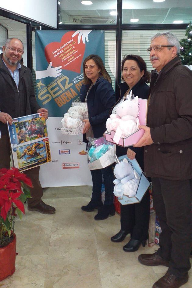 Concejales del Psoe del Ayuntamiento de Córdoba traen juguetes para la campaña Ser Buena Gente 2019