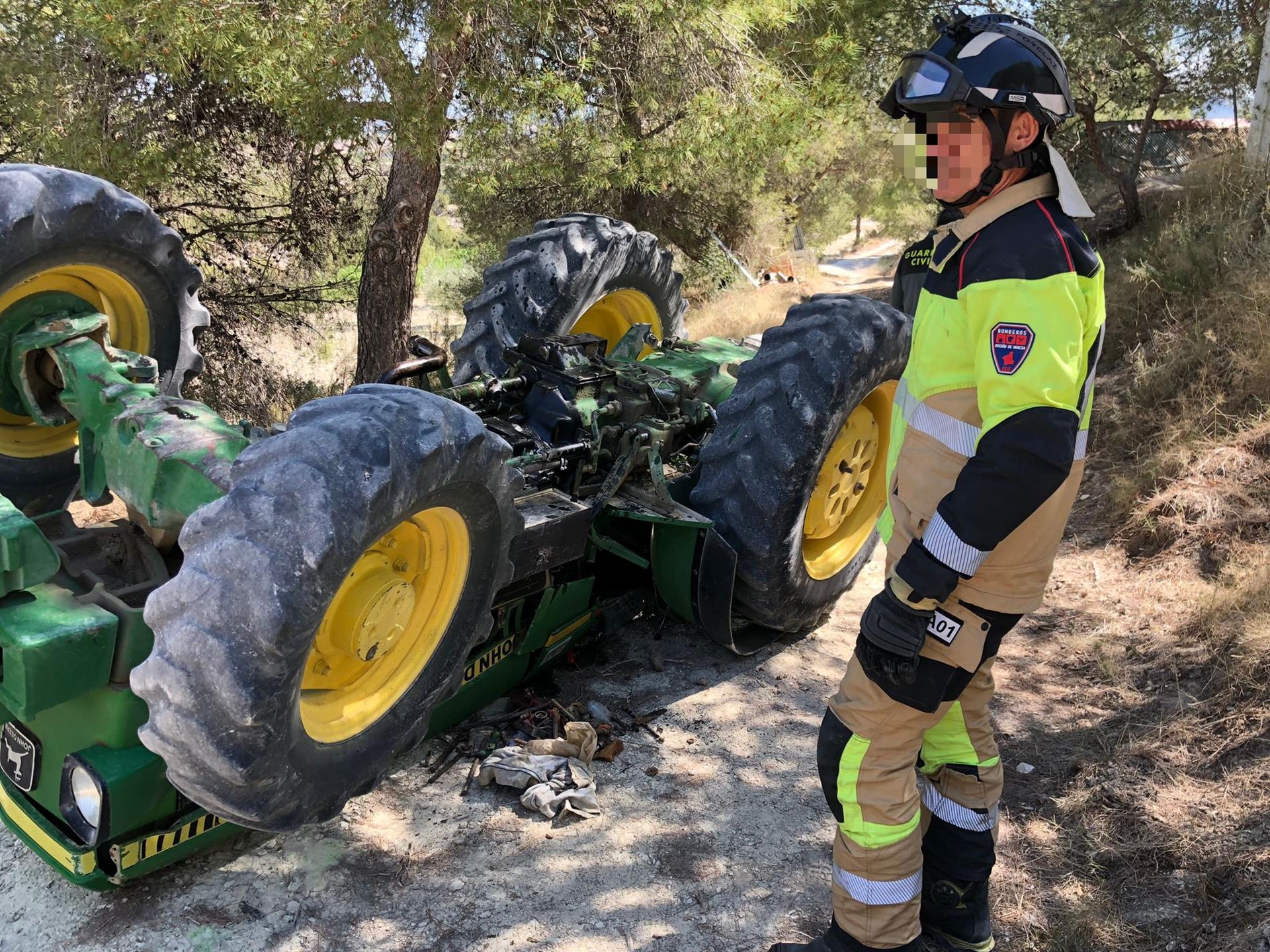 Así ha quedado el tractor tras su vuelco