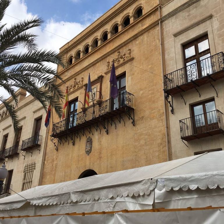 Esta mañana ya estaba de nuevo la bandera de la UE en el Ayuntamiento