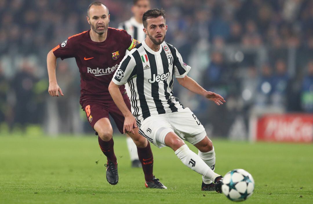 Pjanic, en un partido de la Champions ante el Barcelona disputado en 2017.