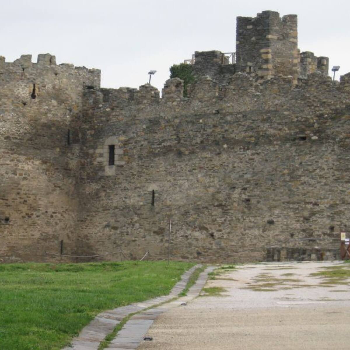 La entrada gratis masifica el castillo de Ponferrada, según el PRB