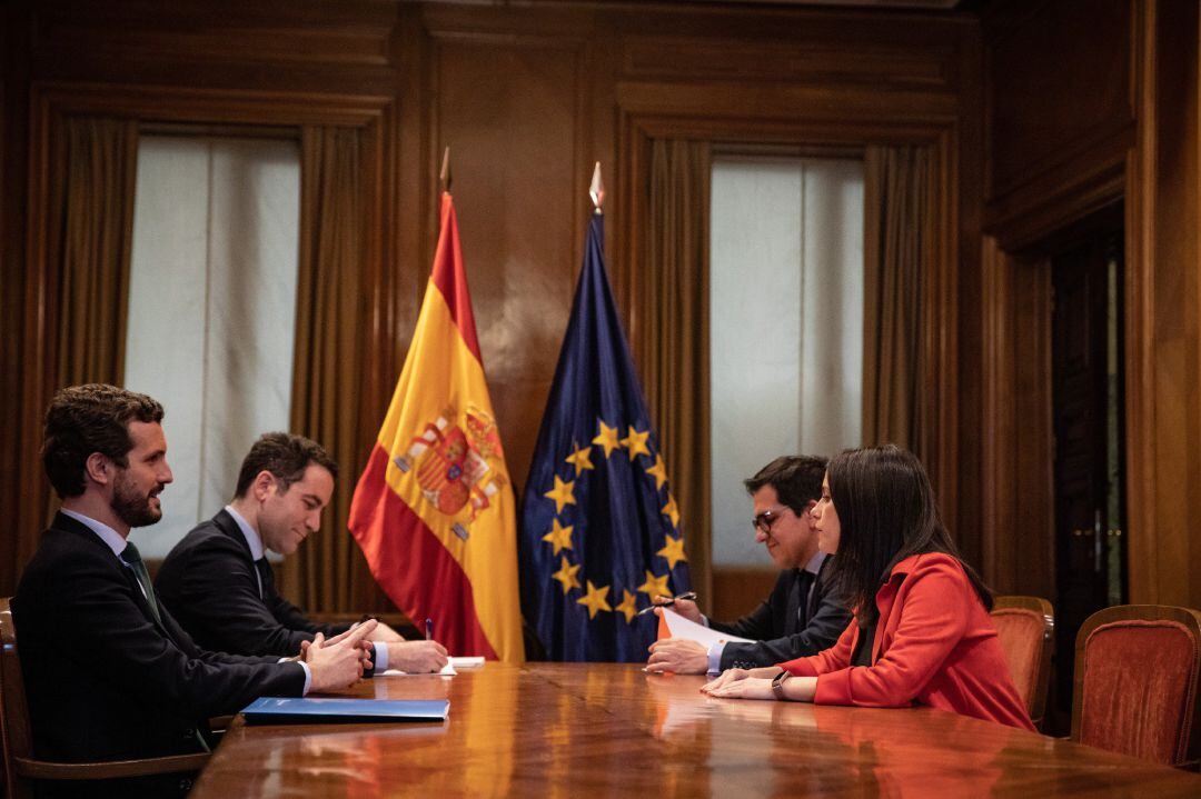 Reunión en el Congreso de los Diputados entre el presidente del PP, Pablo Casado, y la portavoz parlamentaria de Ciudadanos, Inés Arrimadas, junto Teodoro García Egea y José María Espejo-Saavedra