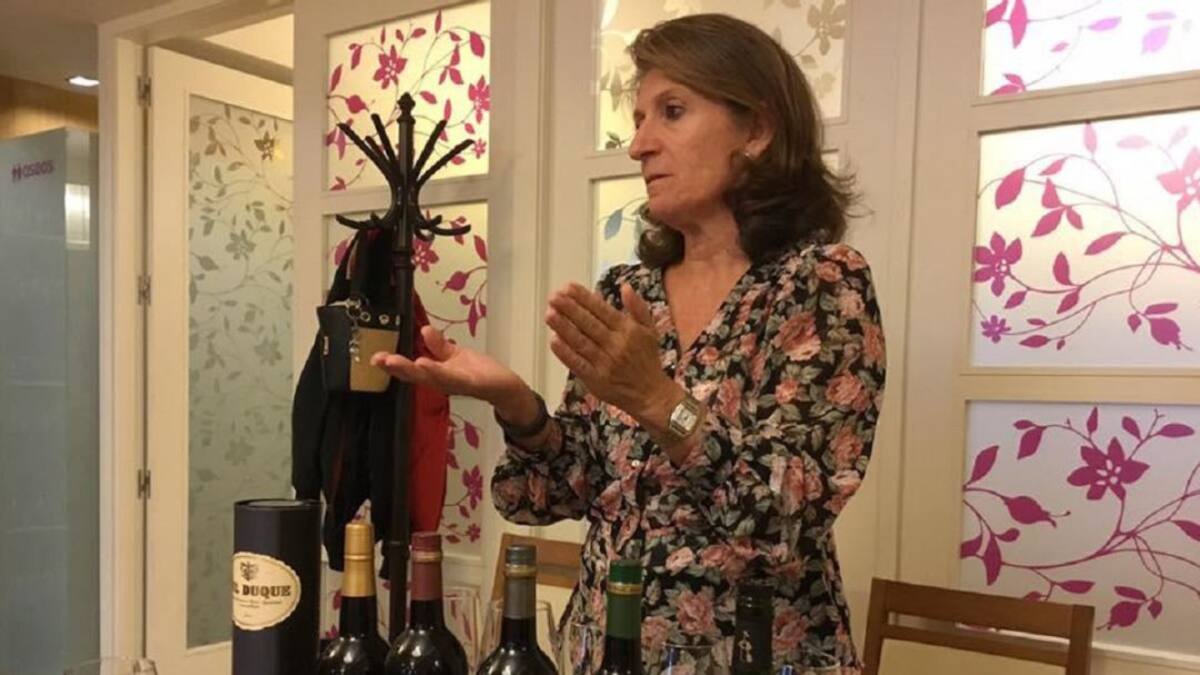 Con una copa de vino en la Ser- El Brandy de Jerez