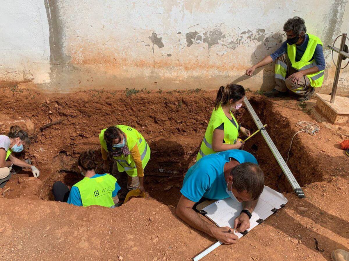 Finaliza la segunda intervención en el cementerio viejo de Ibiza y el Govern anuncia una tercera