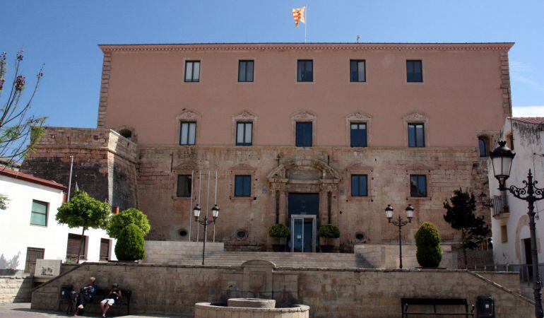 Façana de l'ajuntament de Torredembarra.