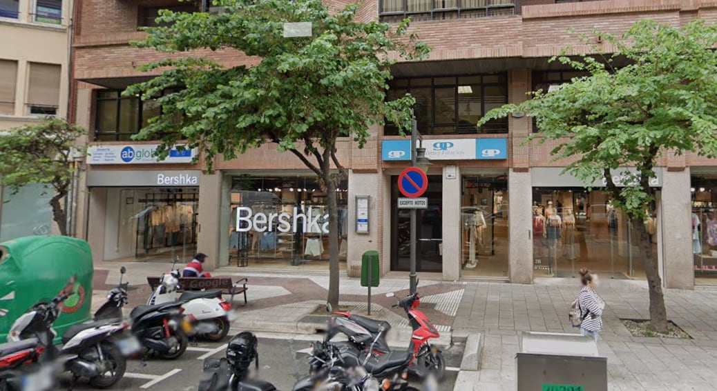Imagen del escaparate de Bershka en Logroño | Google Maps