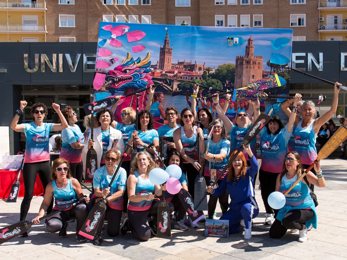 “El Muro Vivo de las Dragonas”, en el Virgen del Rocío: un símbolo colectivo de esperanza y acompañamiento frente al cáncer de mama